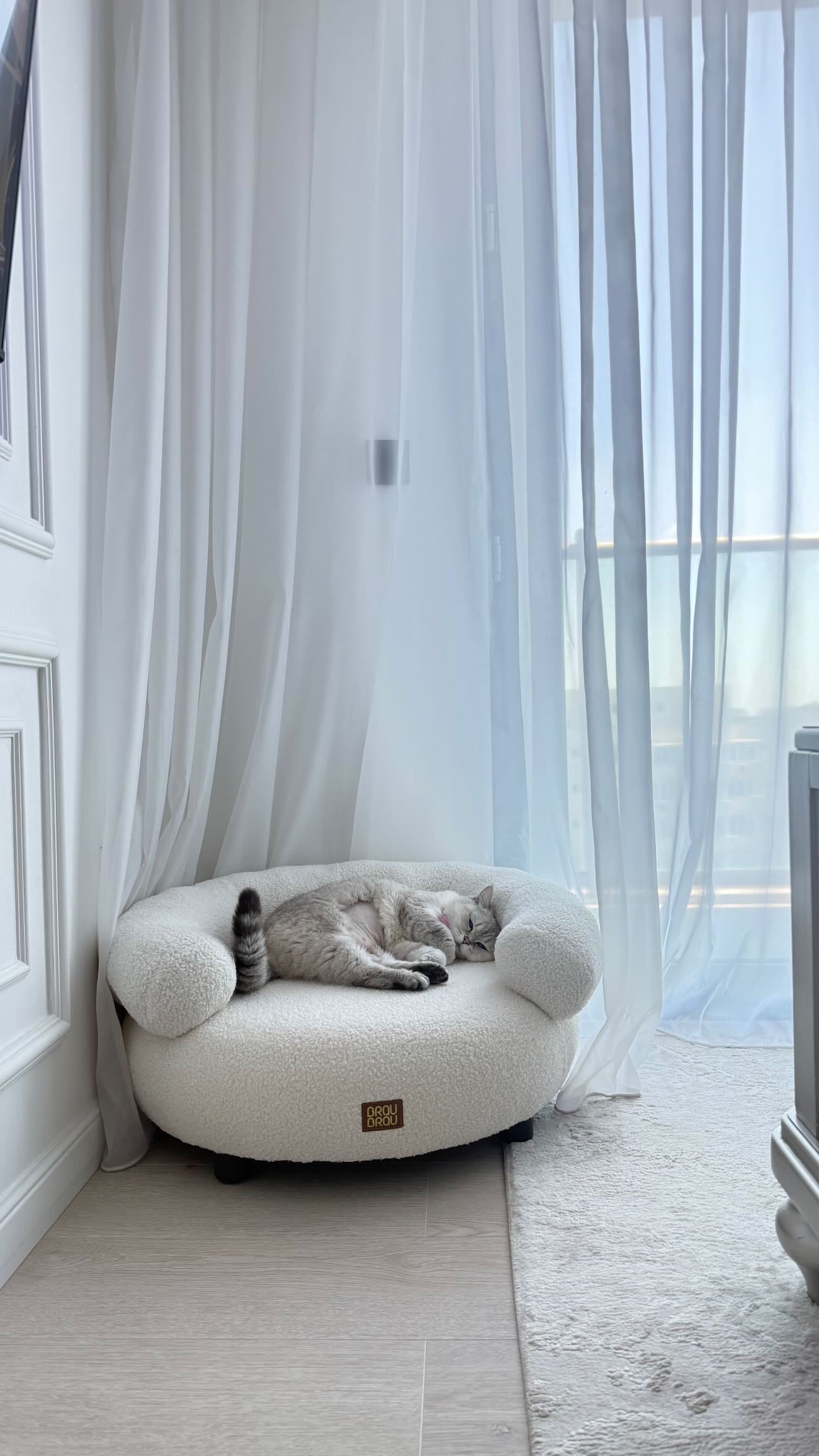 Beige Curved Sofa - Boucle Beige BRAUBRAU for Pets (Dogs and Cats)